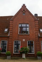 Typische Fassaden in den Wohnstraßen.